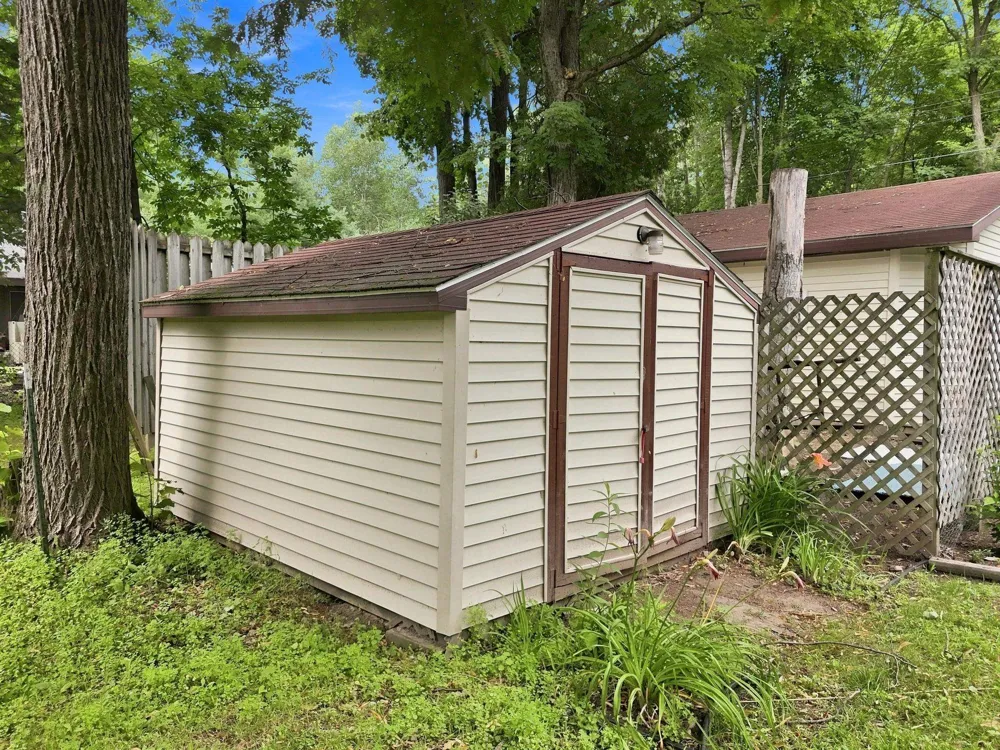 10065 River Road Greenwood Township, MI 49663