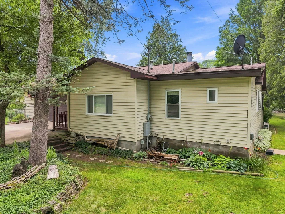 10065 River Road Greenwood Township, MI 49663