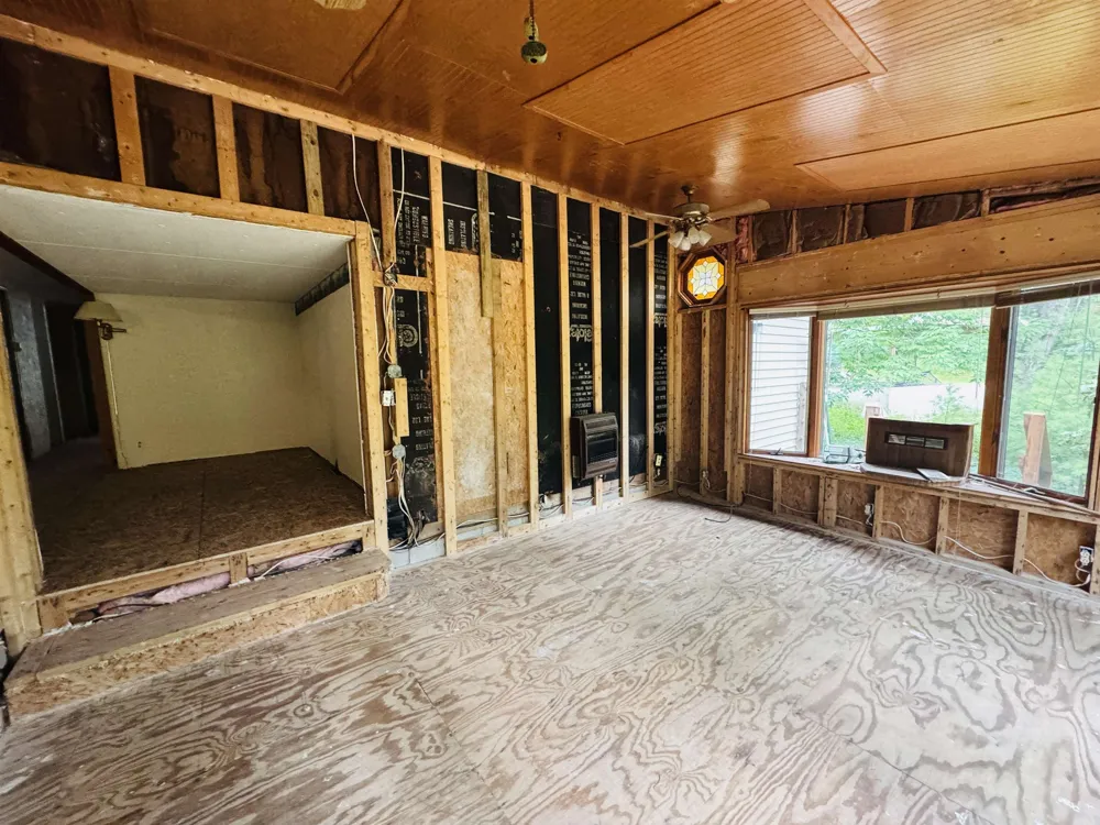 10065 River Road Greenwood Township, MI 49663