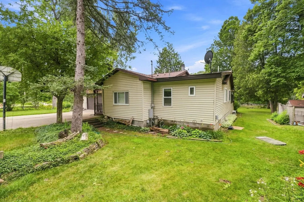 10065 River Road Greenwood Township, MI 49663