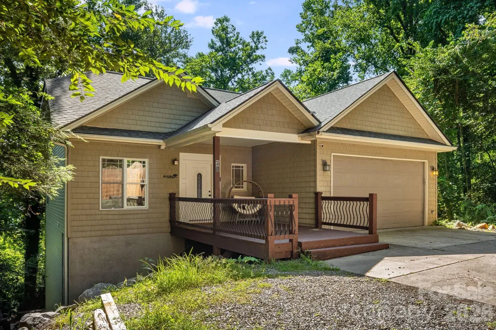 28 Greenbriar Road Black Mountain, NC 28711
