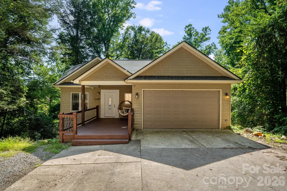 28 Greenbriar Road Black Mountain, NC 28711