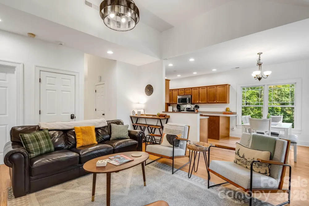 28 Greenbriar Road Black Mountain, NC 28711