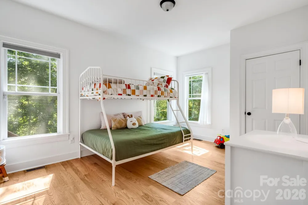 28 Greenbriar Road Black Mountain, NC 28711