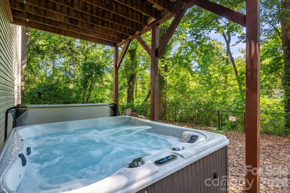 28 Greenbriar Road Black Mountain, NC 28711