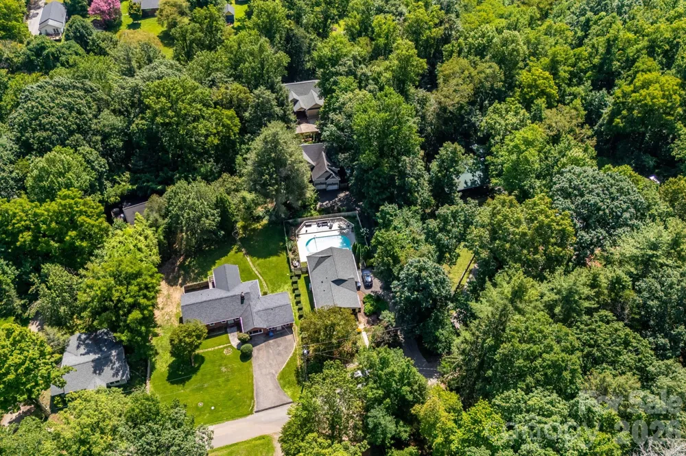 28 Greenbriar Road Black Mountain, NC 28711