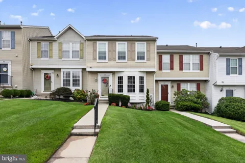 81 PEBBLE LANE