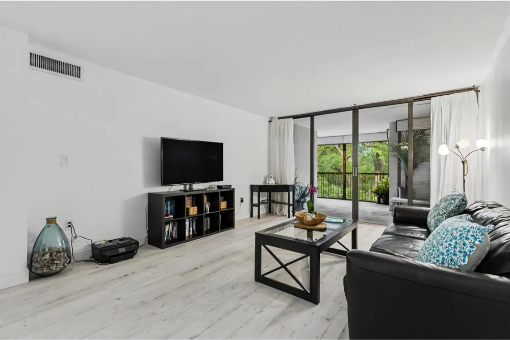 2800 46TH AVENUE #A404 Hollywood, FL 33021