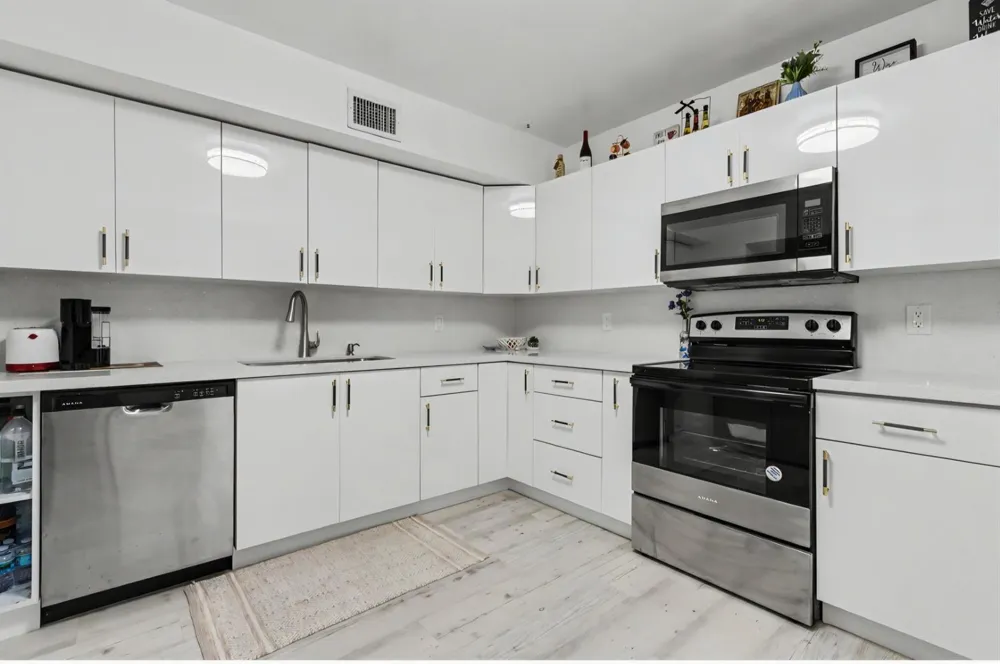 2800 46TH AVENUE #A404 Hollywood, FL 33021