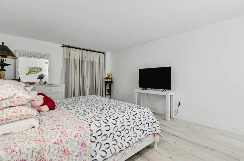 2800 46TH AVENUE #A404 Hollywood, FL 33021
