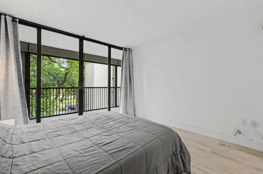 2800 46TH AVENUE #A404 Hollywood, FL 33021