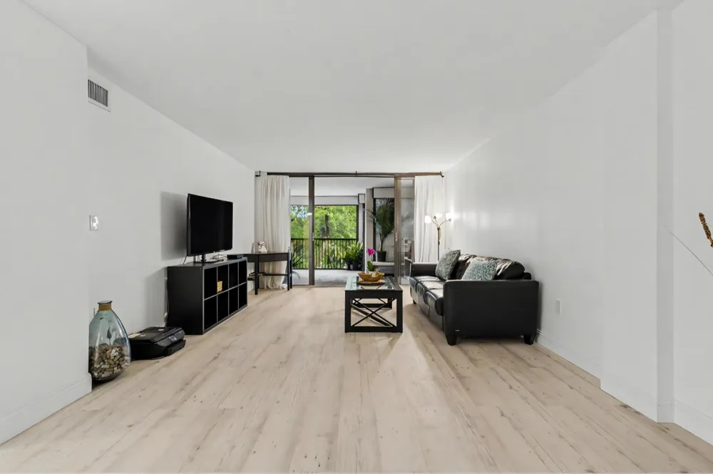 2800 46TH AVENUE #A404 Hollywood, FL 33021