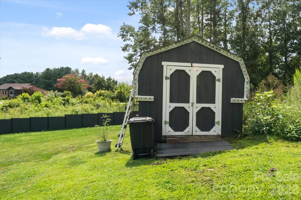 100 Victoria Springs Drive Flat Rock, NC 28731