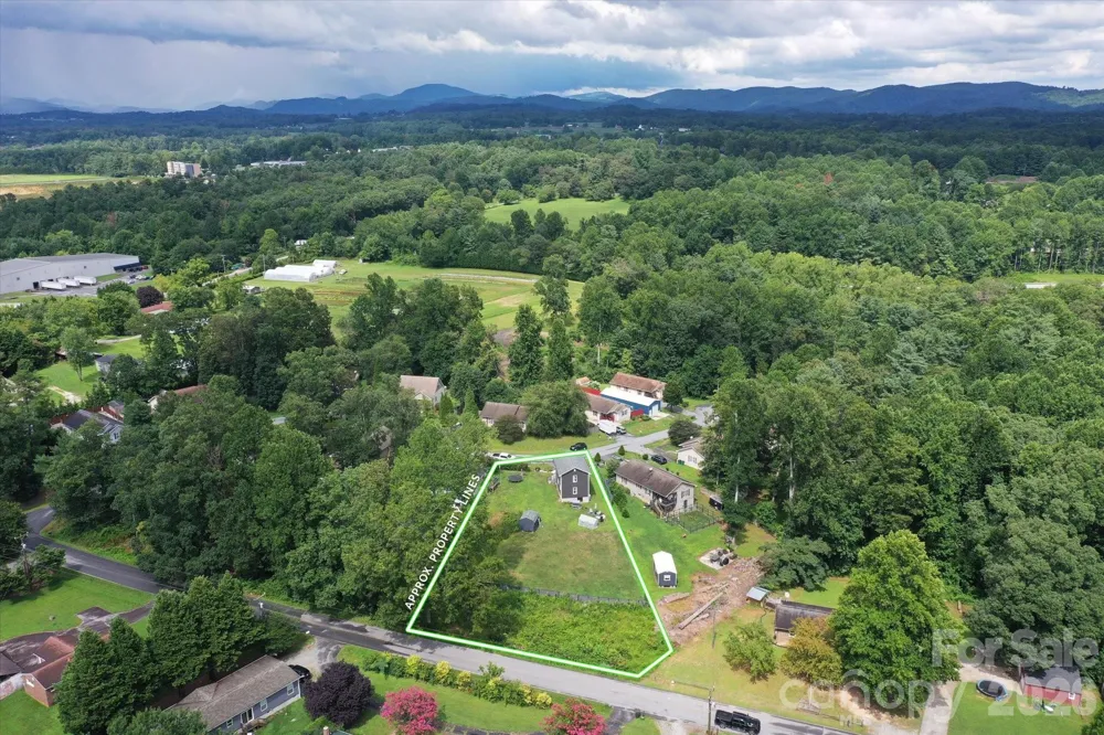 100 Victoria Springs Drive Flat Rock, NC 28731