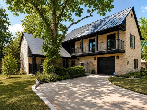 8903 Ravenswood Road