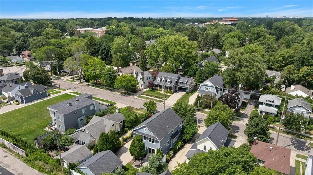 548 Lovett Avenue SE East Grand Rapids, MI 49506