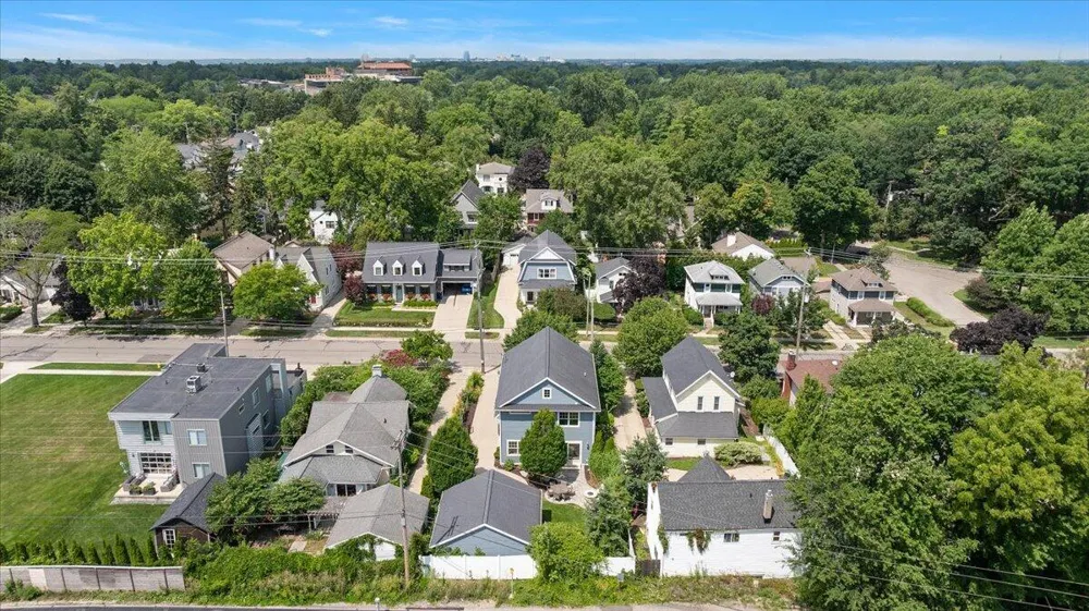 548 Lovett Avenue SE East Grand Rapids, MI 49506