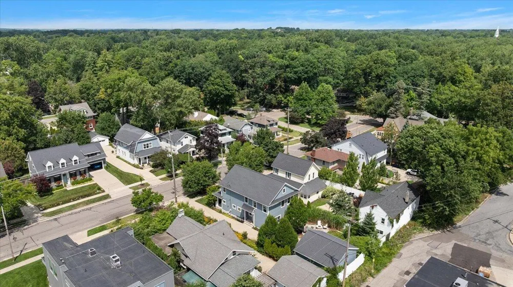 548 Lovett Avenue SE East Grand Rapids, MI 49506