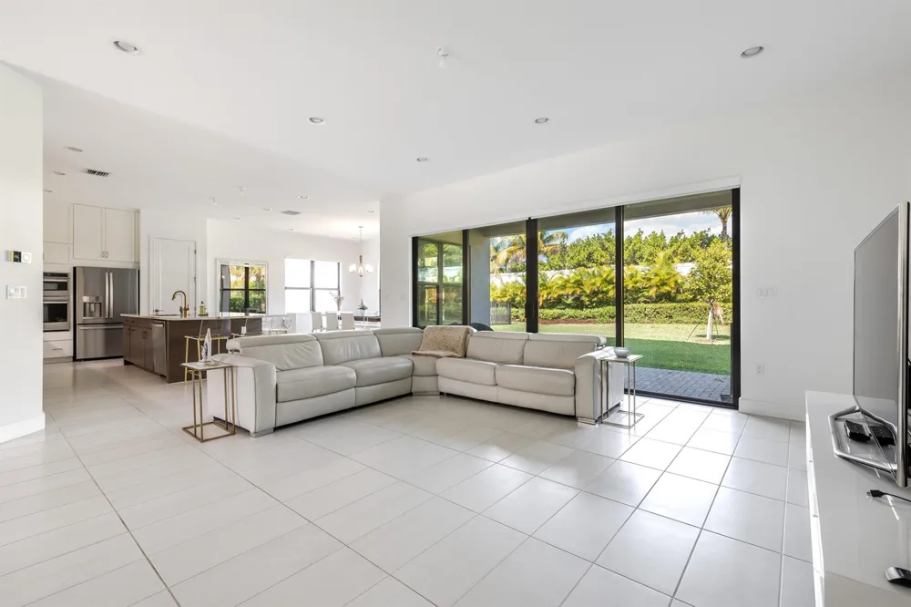 8131 Laurel Falls Drive Boca Raton, FL 33496