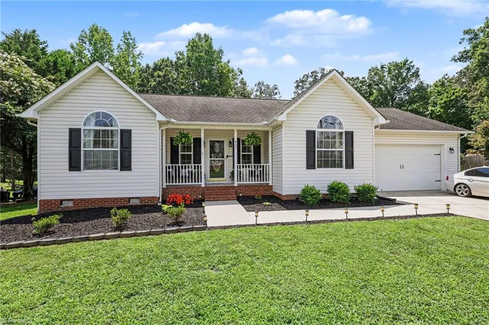 842 Charter Oaks Drive Randleman, NC 27317