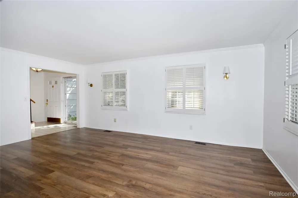 4663 Mill Pond Drive Troy City, MI 48085