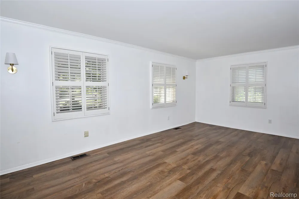 4663 Mill Pond Drive Troy City, MI 48085