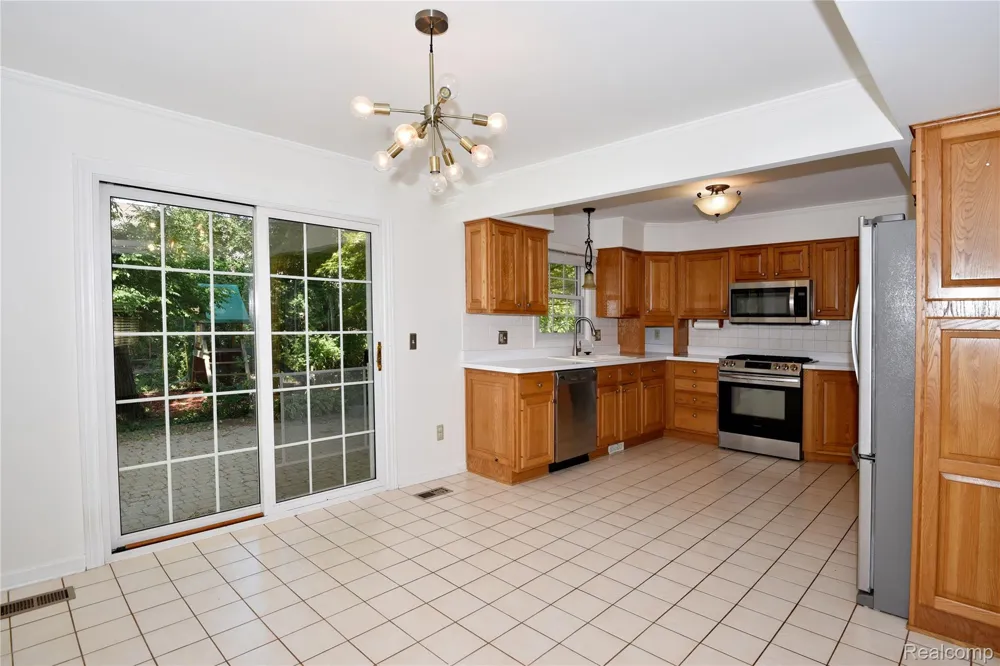 4663 Mill Pond Drive Troy City, MI 48085