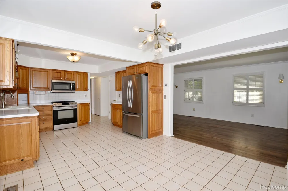 4663 Mill Pond Drive Troy City, MI 48085