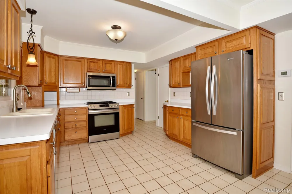 4663 Mill Pond Drive Troy City, MI 48085