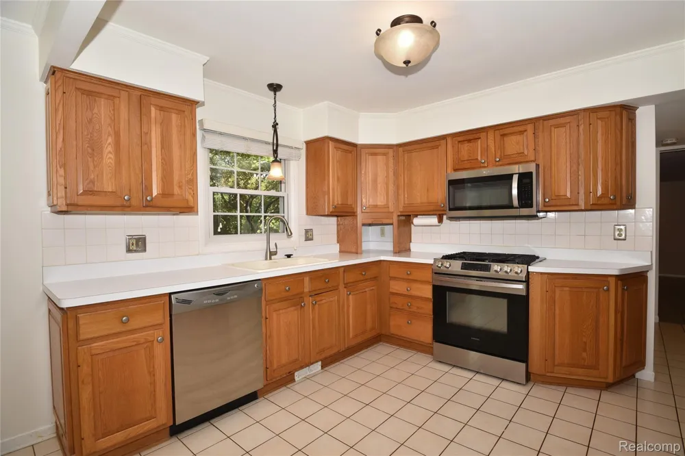 4663 Mill Pond Drive Troy City, MI 48085