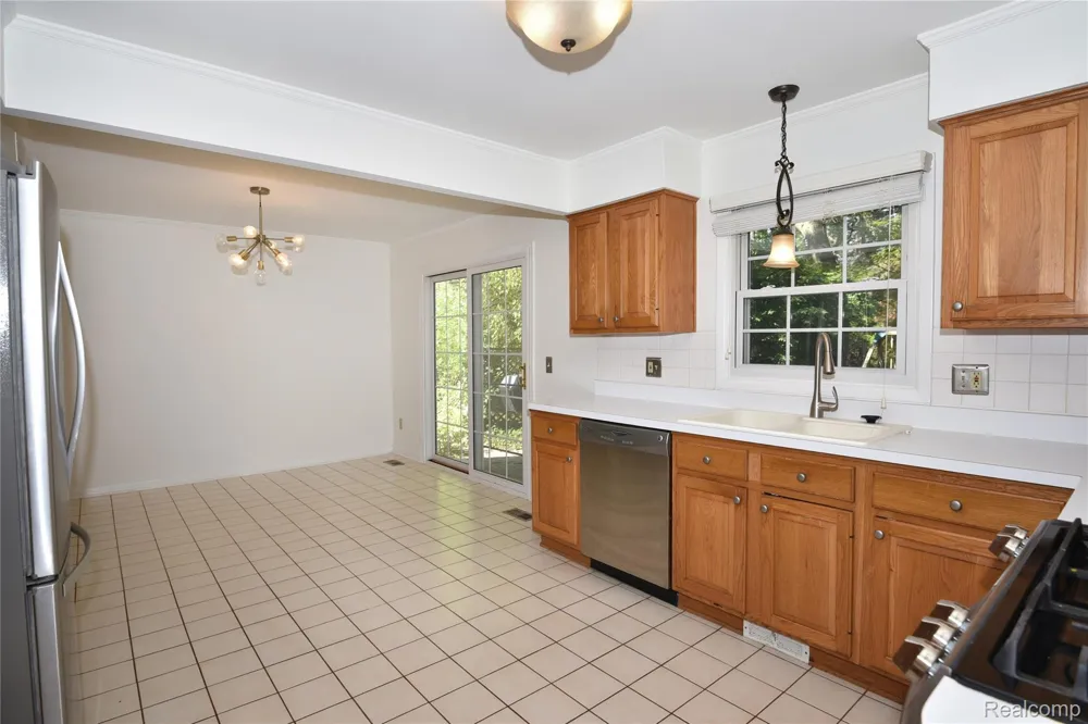 4663 Mill Pond Drive Troy City, MI 48085