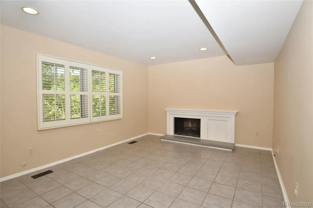 4663 Mill Pond Drive Troy City, MI 48085
