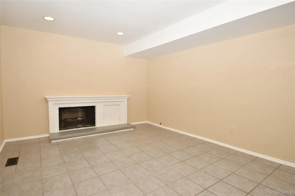 4663 Mill Pond Drive Troy City, MI 48085