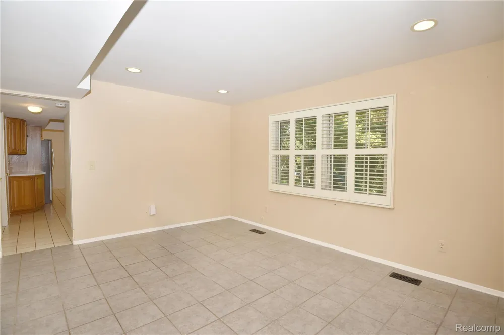 4663 Mill Pond Drive Troy City, MI 48085