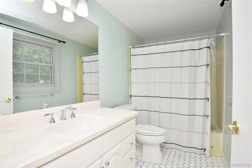 4663 Mill Pond Drive Troy City, MI 48085