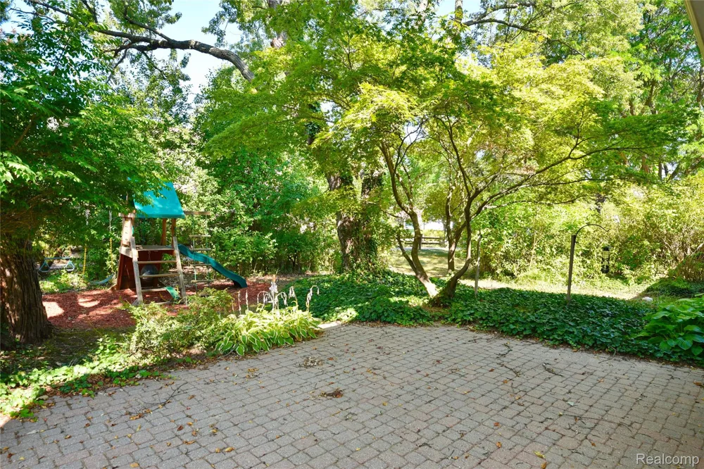 4663 Mill Pond Drive Troy City, MI 48085