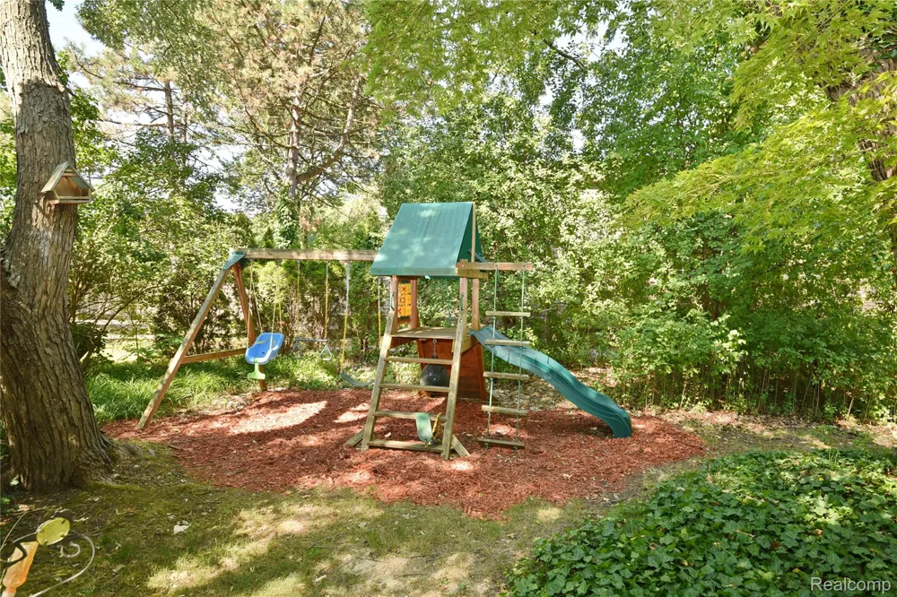 4663 Mill Pond Drive Troy City, MI 48085