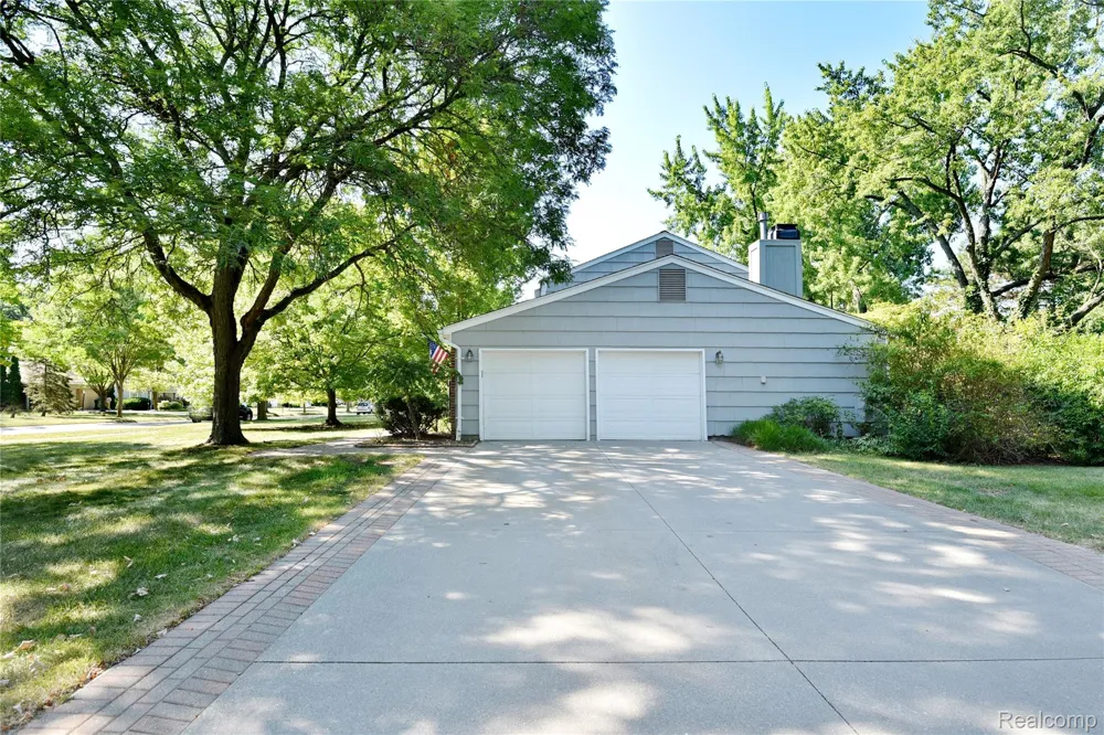 4663 Mill Pond Drive Troy City, MI 48085