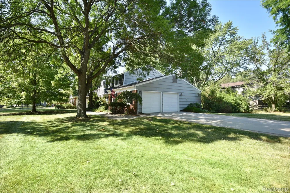 4663 Mill Pond Drive Troy City, MI 48085