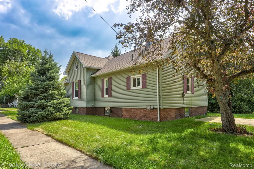 2502 Stobbe Street Saginaw City, MI 48602