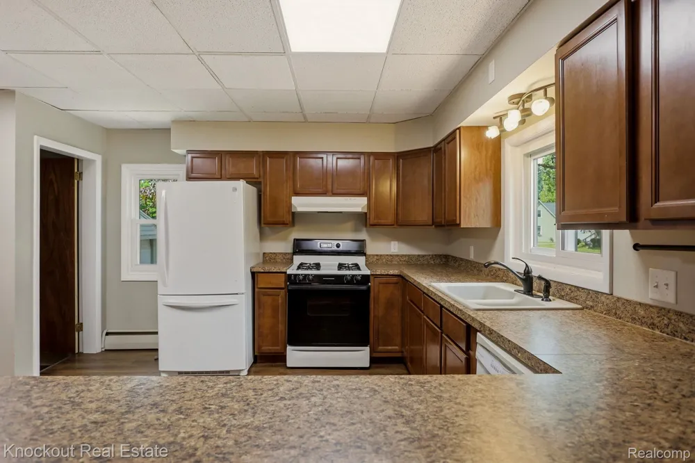 2502 Stobbe Street Saginaw City, MI 48602