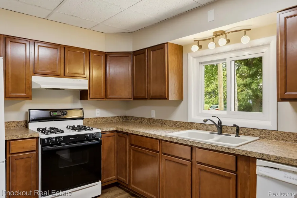 2502 Stobbe Street Saginaw City, MI 48602