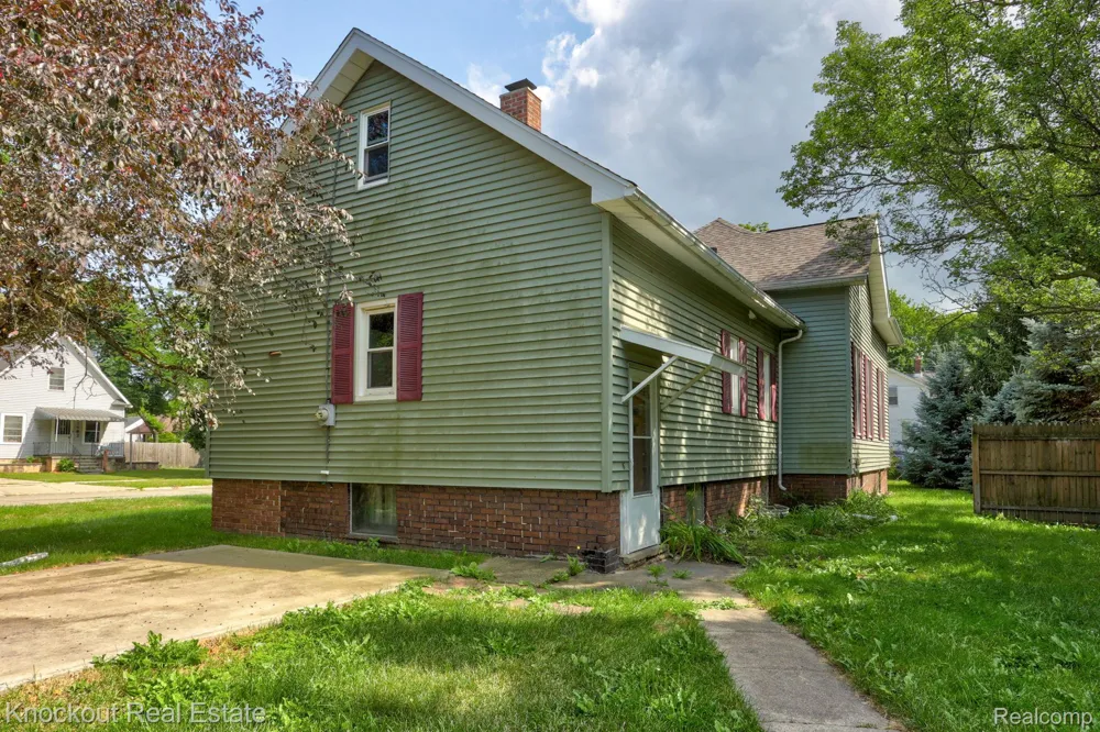 2502 Stobbe Street Saginaw City, MI 48602
