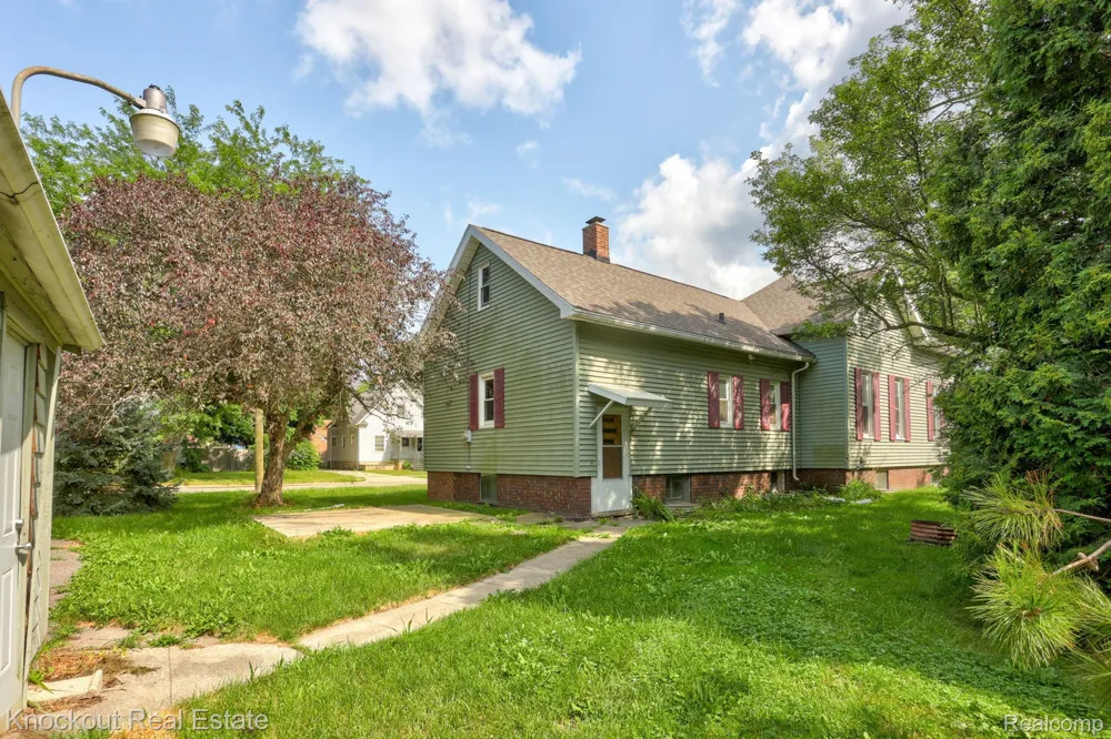 2502 Stobbe Street Saginaw City, MI 48602