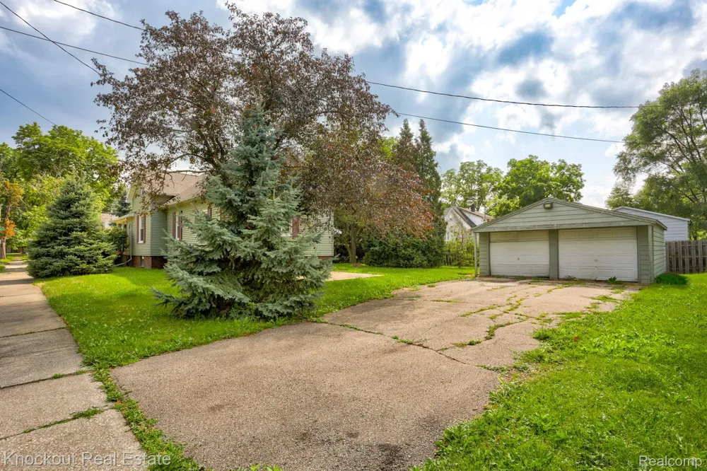 2502 Stobbe Street Saginaw City, MI 48602