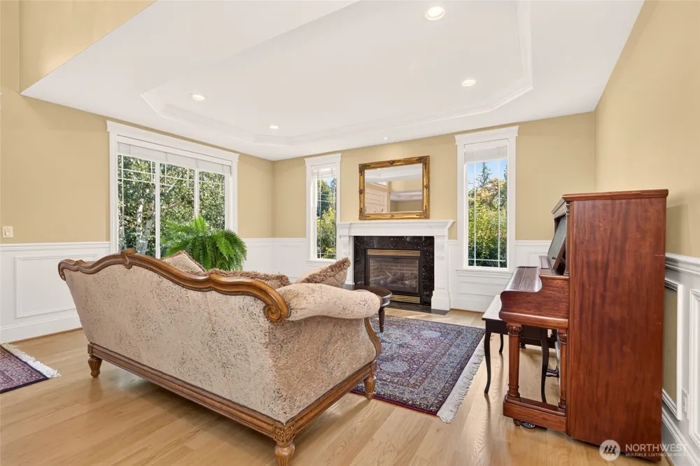 15516 56th Avenue W Edmonds, WA 98026