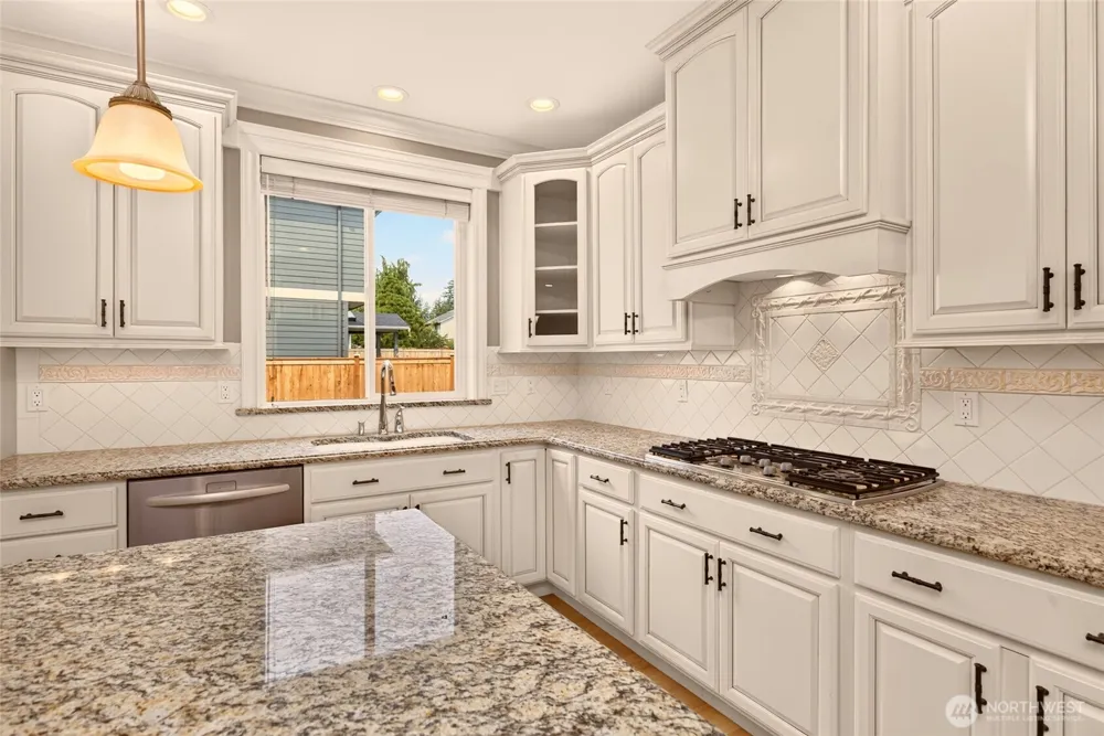 15516 56th Avenue W Edmonds, WA 98026