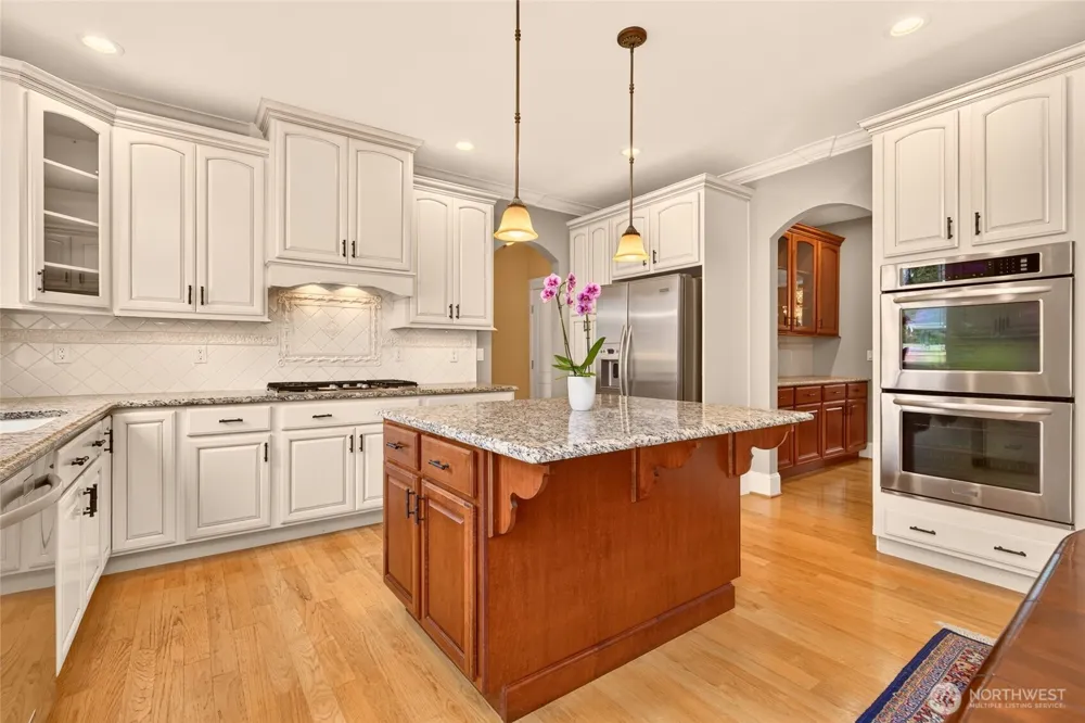 15516 56th Avenue W Edmonds, WA 98026