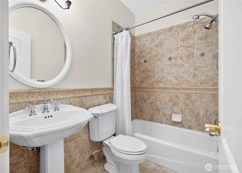 15516 56th Avenue W Edmonds, WA 98026