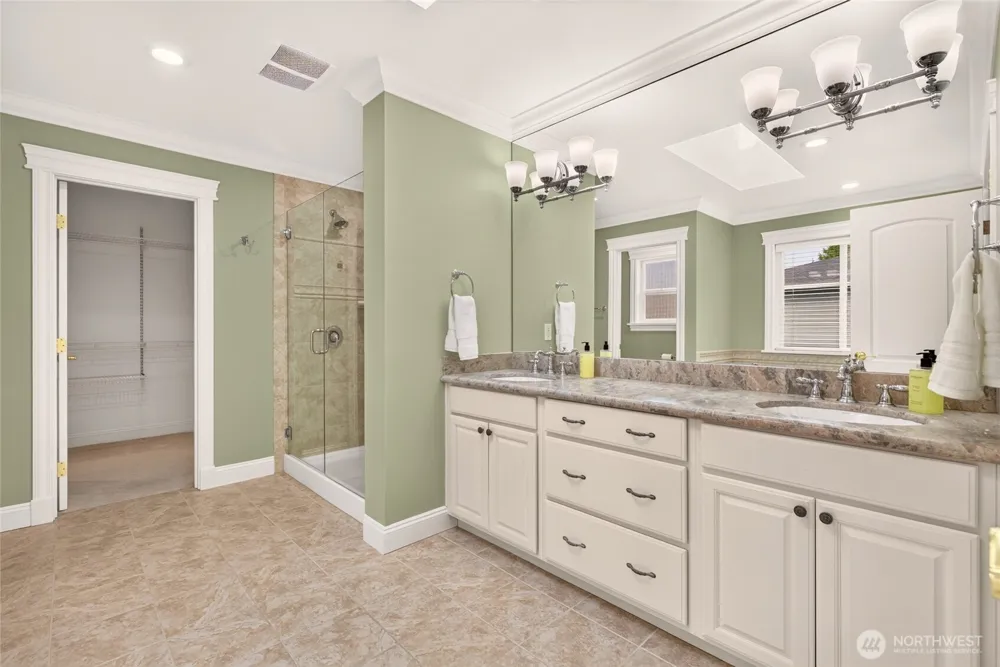 15516 56th Avenue W Edmonds, WA 98026